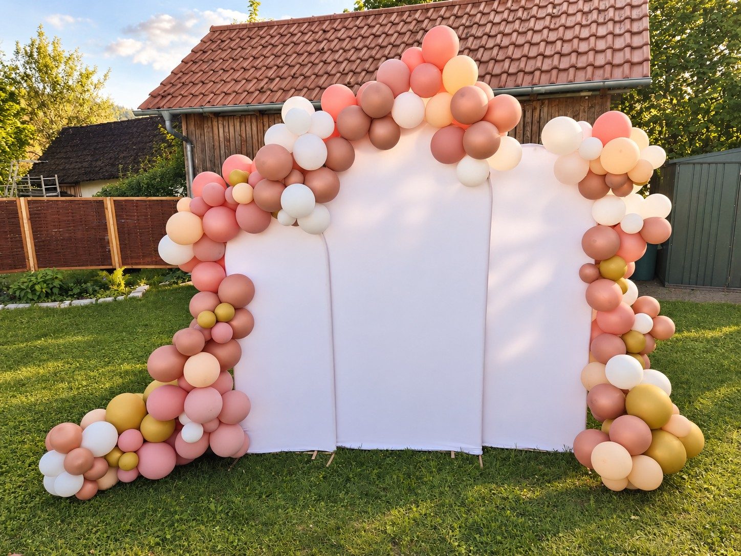 Ballonwand im Garten