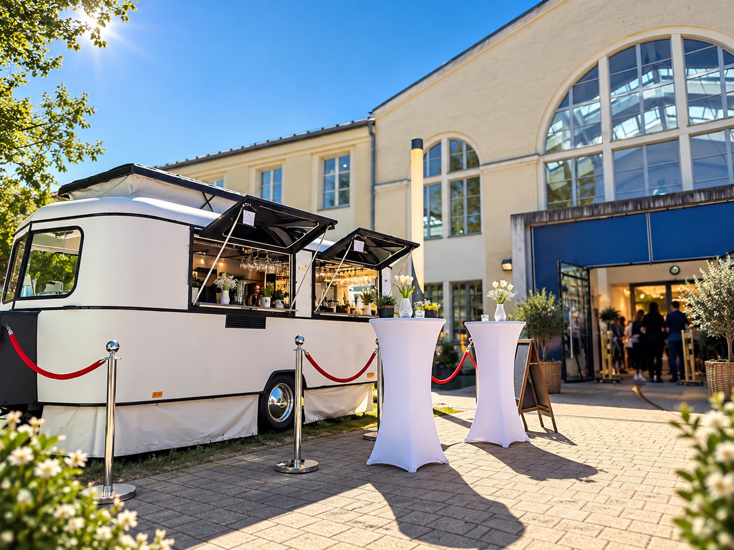 EriBar – mobile Bar im restaurierten Oldtimer-Wohnwagen